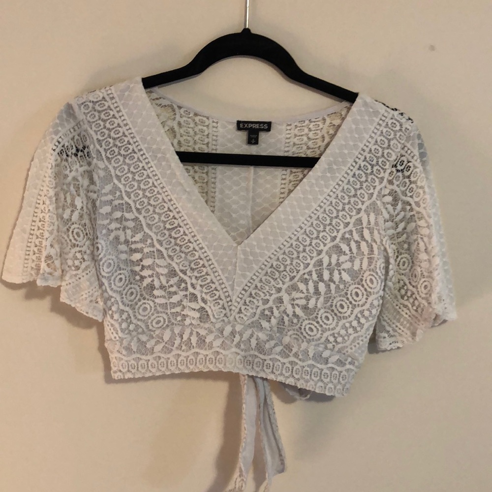 Cute white lace crop top! Perfect for vacations
